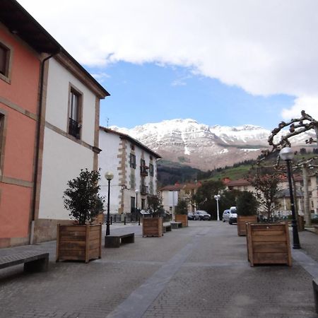 Ostatu Zegama 호텔 외부 사진